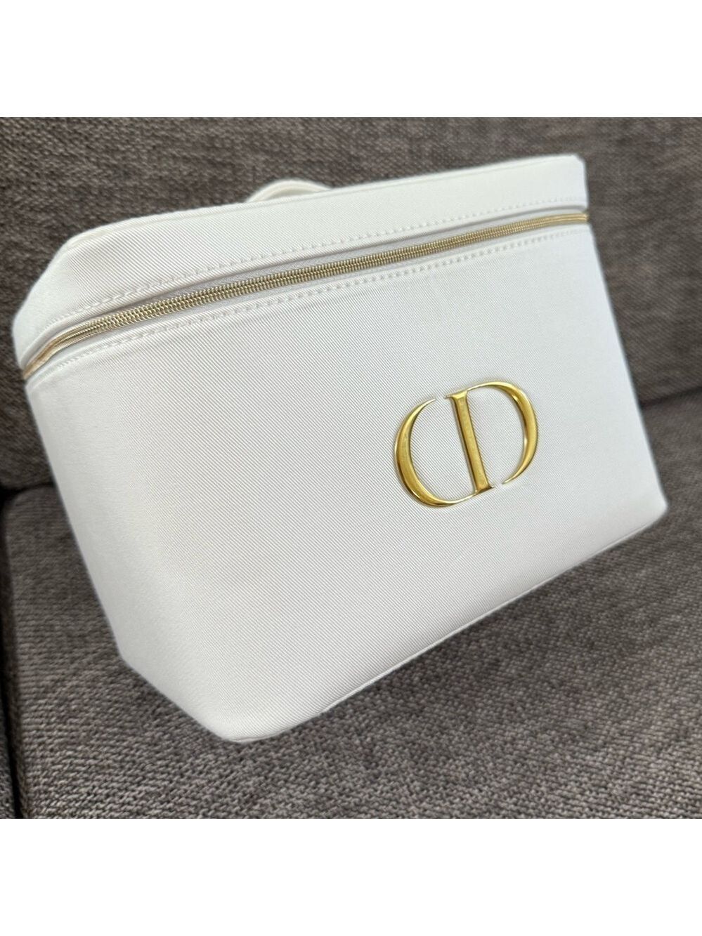DIOR Prestige Lifestyle Set White Vanity Pouch Cotton Face Towel - Picture 5 of 16
